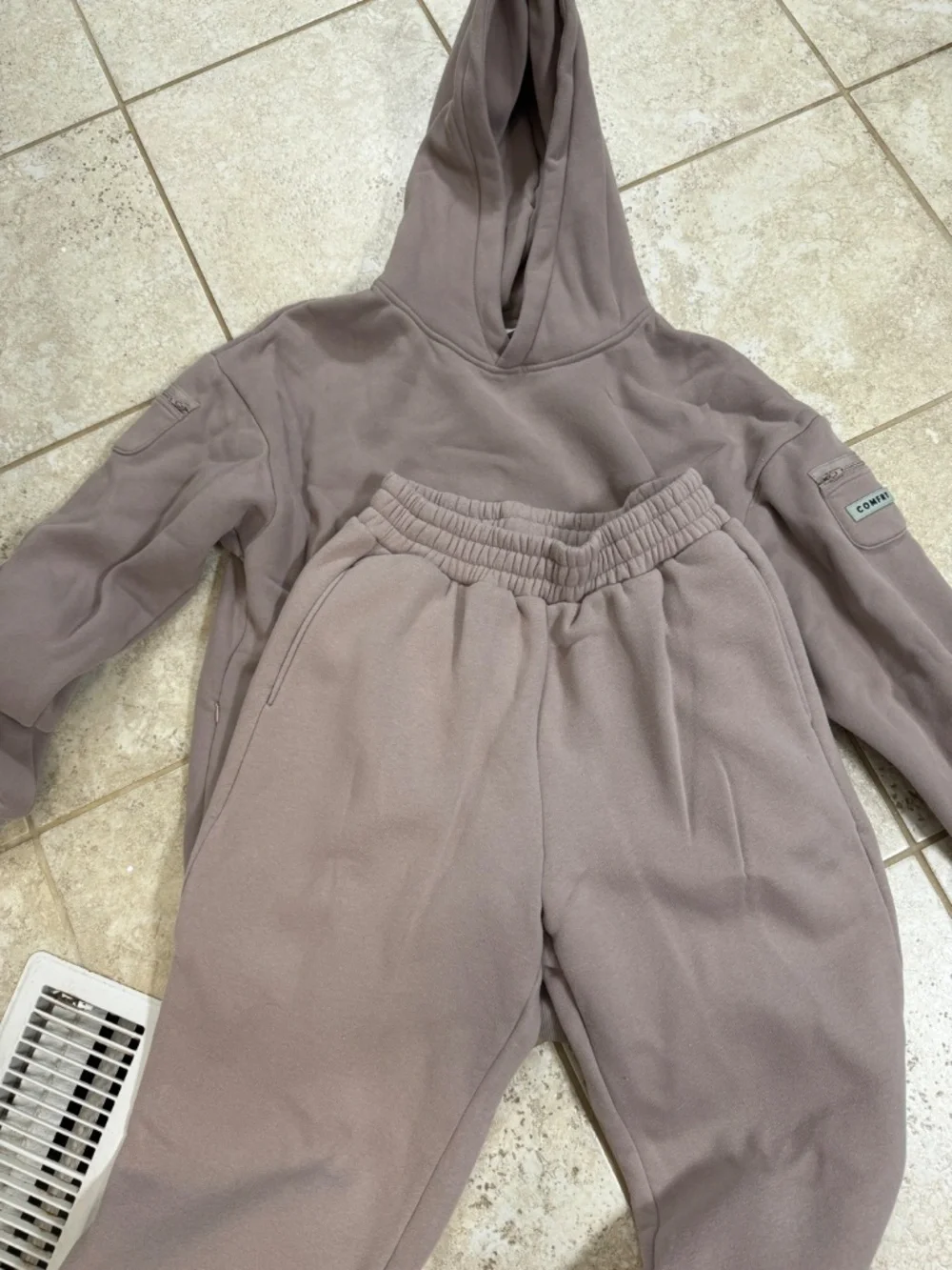 Comfrt Taupe Hoodie & Sweatpants Set Size Medium - Picture 4 of 7